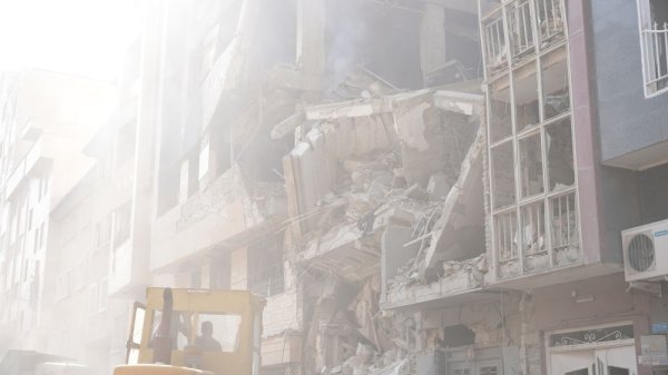 聚赢配资网 伊朗导弹袭击已致以色列3人死亡150余人受伤