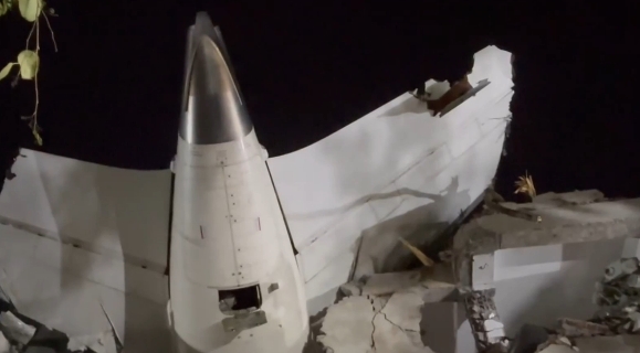 秦安配资 伊朗首都一居民楼遭空袭后倒塌 致60人死亡