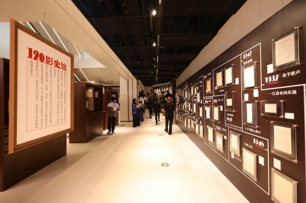元配网 “造梦现场”电影艺术展开幕，致敬中国电影120周年