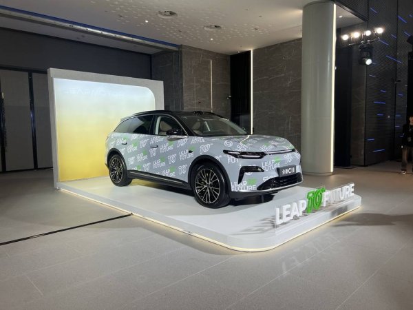 配查信 高端技术现“亲民化”浪潮：800V与激光雷达涌入15万级战场｜汽车观察