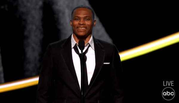 东信证券 威少：我可能有点偏心，但比赛中最酷的事情莫过于砍下三双